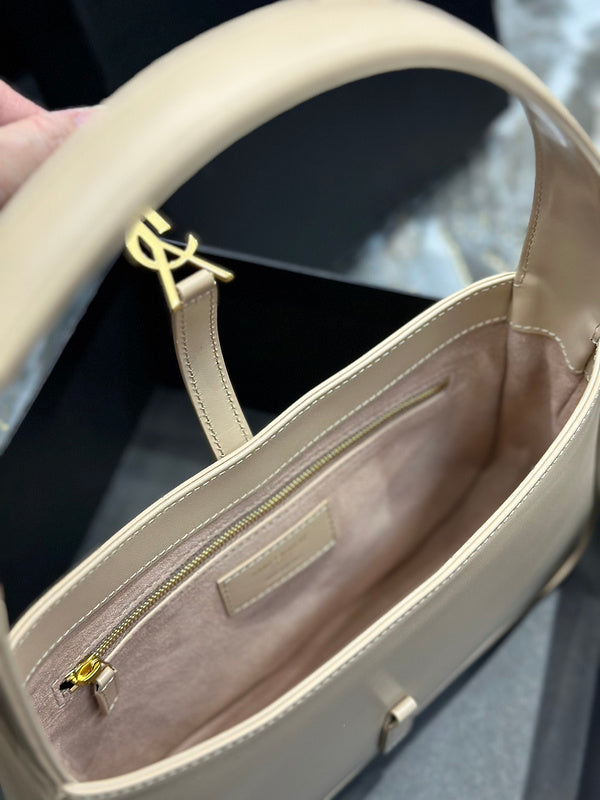 Amelia - YSL Bag - 2496