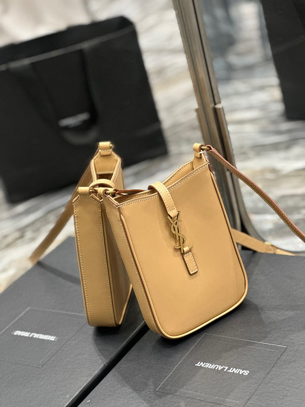 Amelia - YSL Bag - 4000