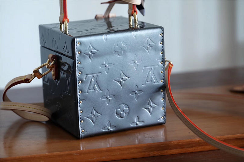 Fan Fashion Lu-Vi bags - 9345