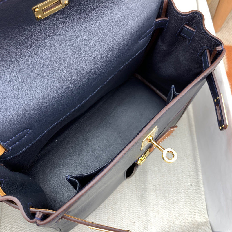 Amelia - HMS Bags - 1719