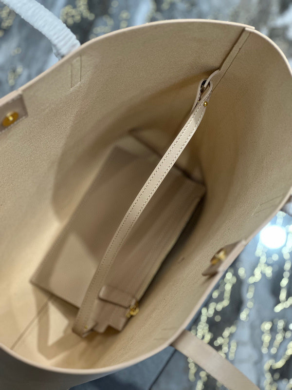 Amelia - YSL Bag - 3951