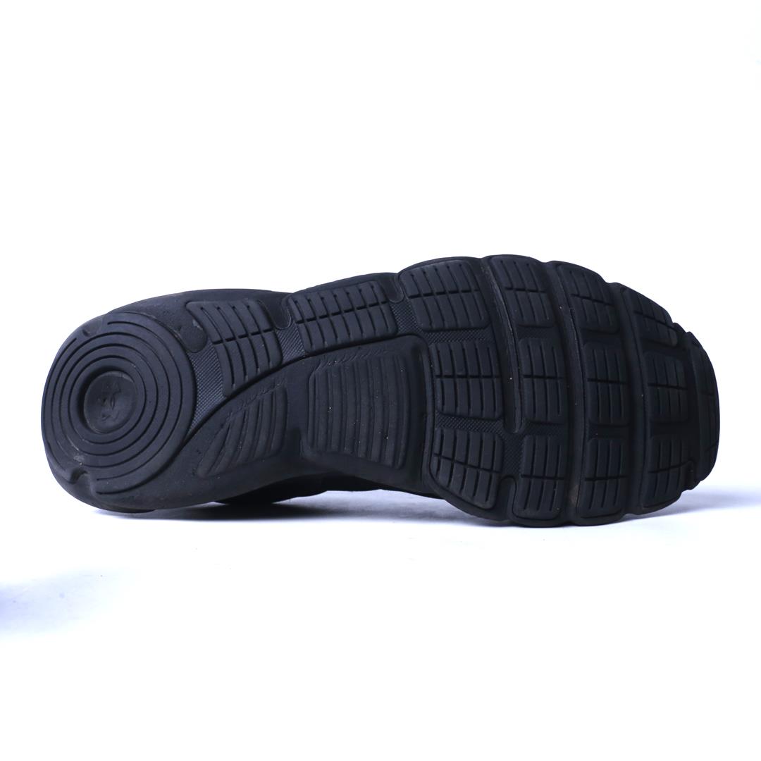 UNDER ARMOUR ASSERT 9