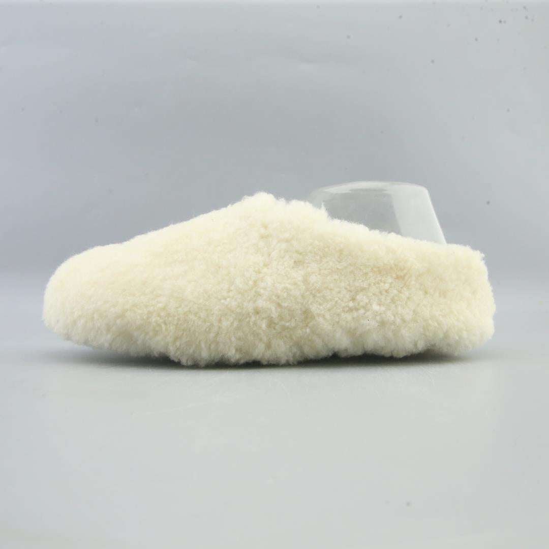 UGG   SUPER FLUFF