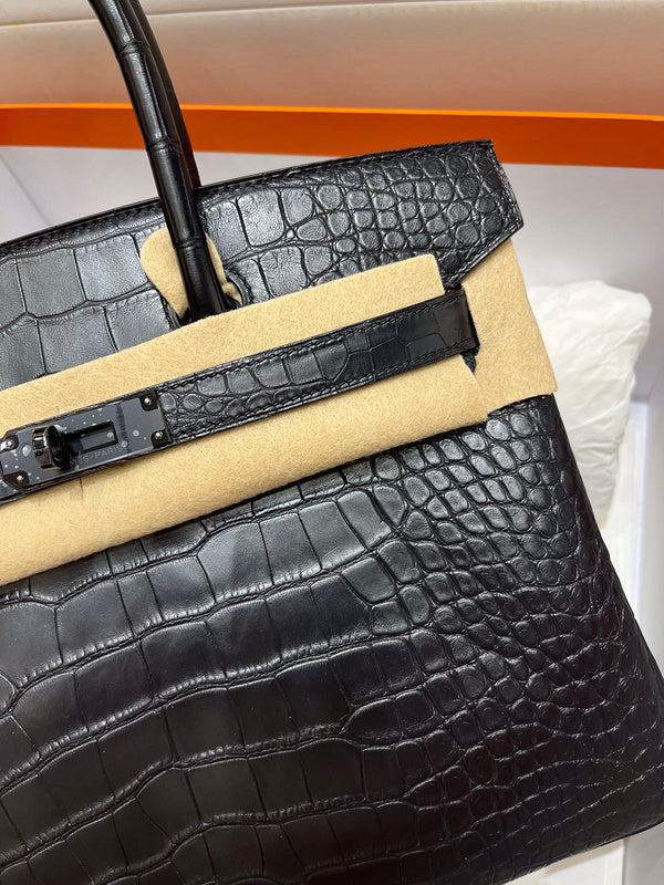 Amelia - HMS Bags - 1585
