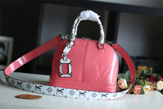Fan Fashion Lu-Vi bags - 8277