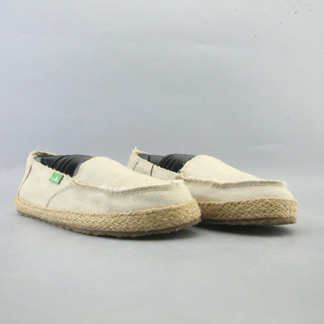 SANUK  .