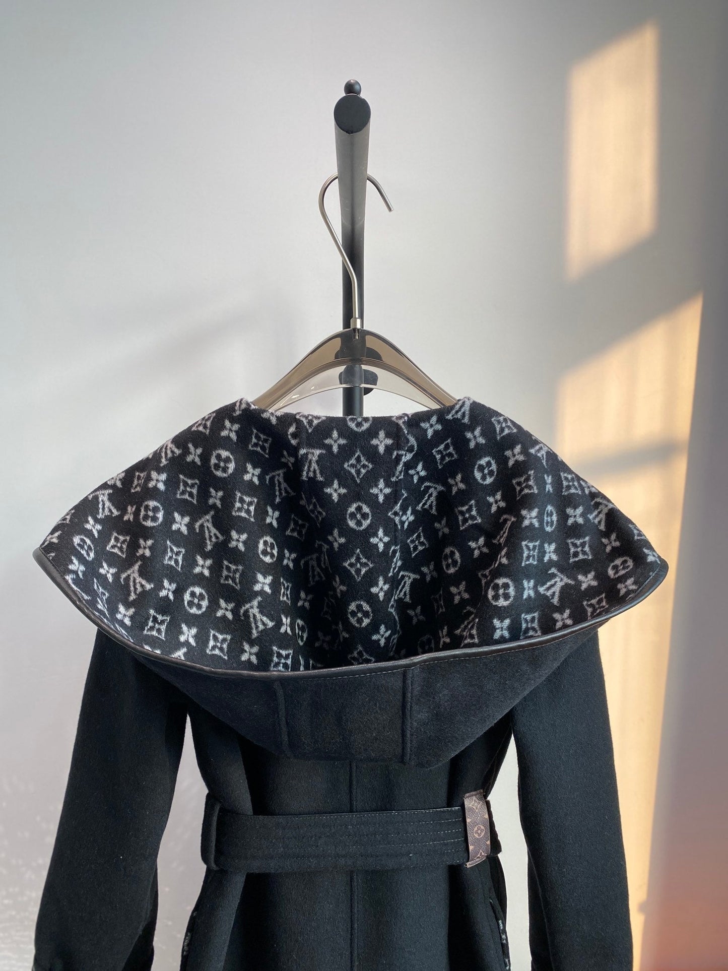 Luxury Louis Vuitton  Wrap Coat 040