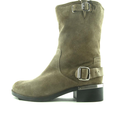 VINCE CAMUTO .
