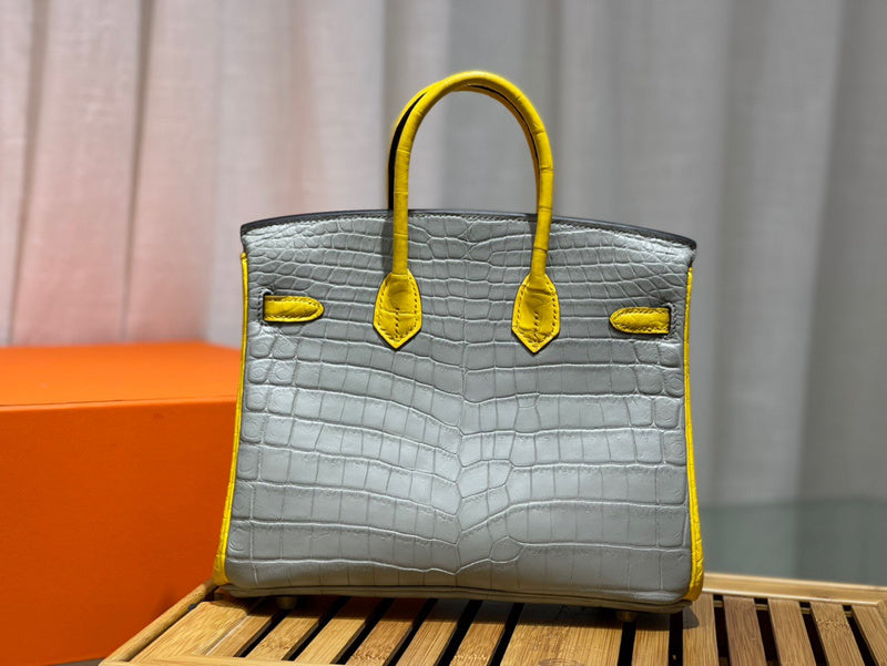 Amelia - HMS Bags - 1742
