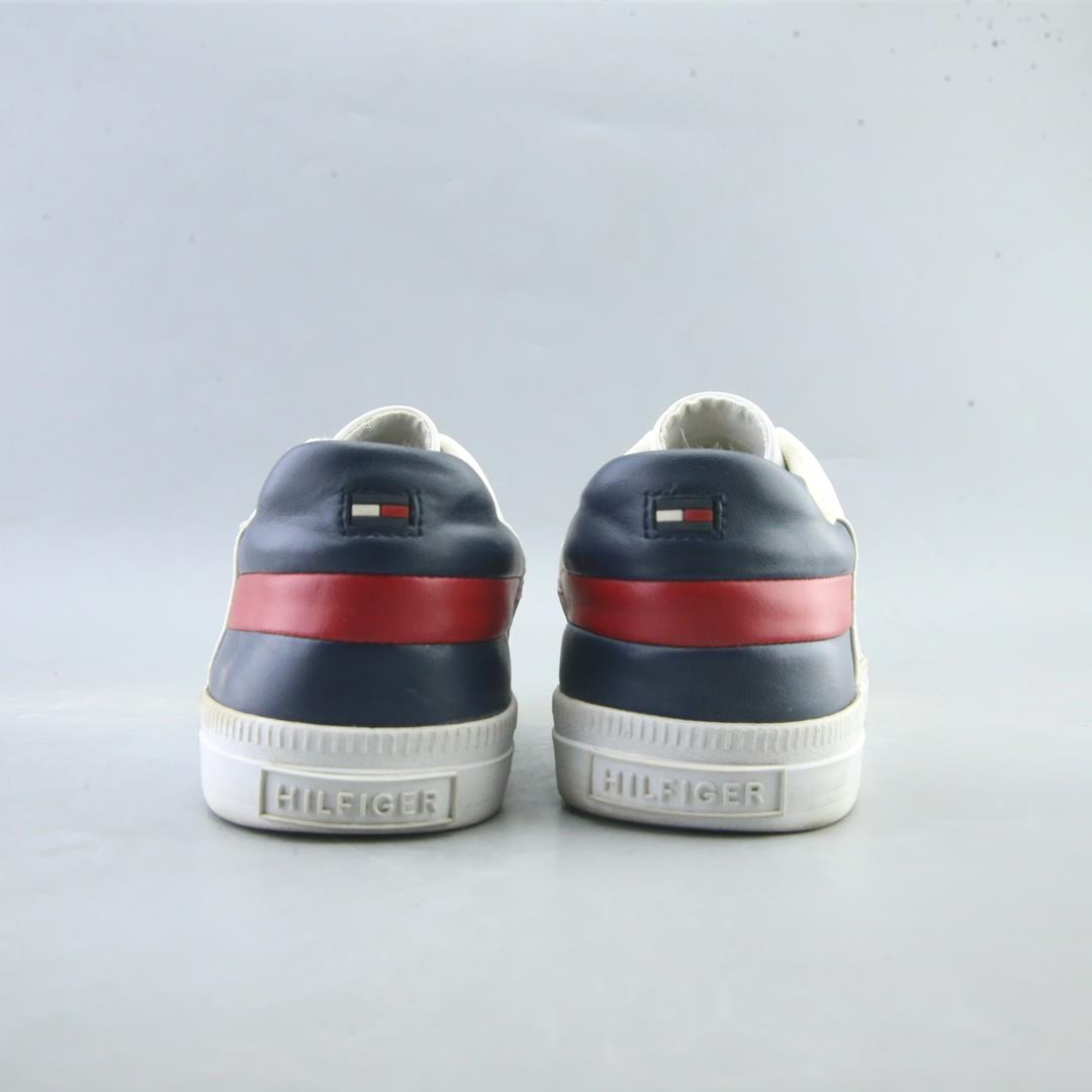 TOMMY HILFIGER .