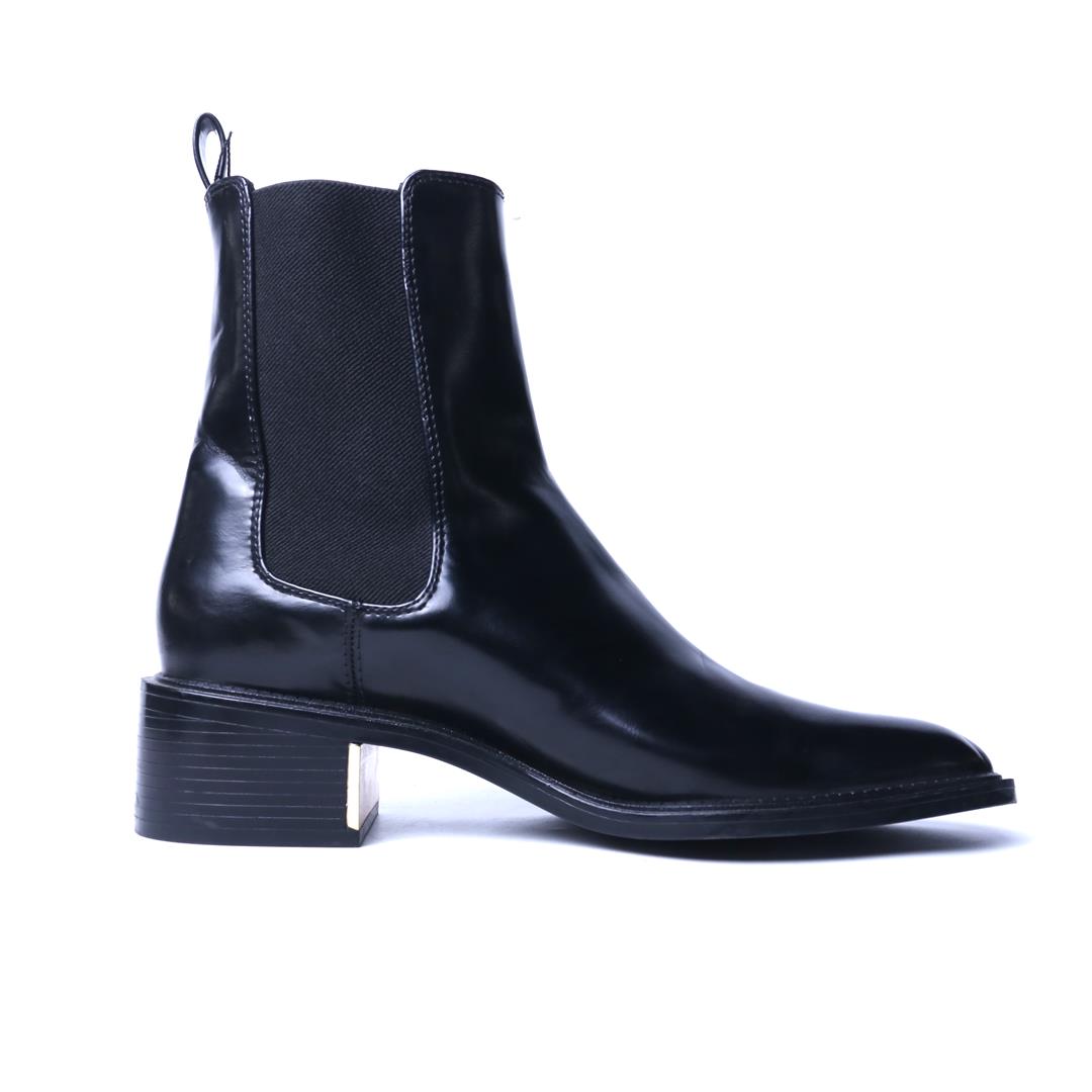 ZARA. .