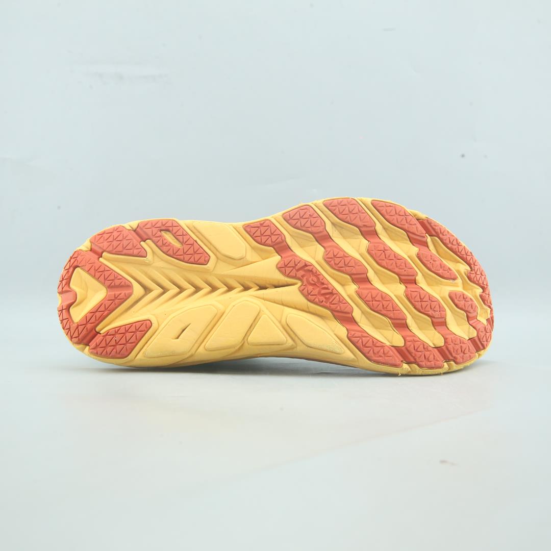 HOKA ONE ONE CLIFTON 8