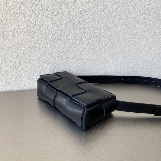 BV Belt Cassette Black, For Women, Women’s Bags 7in/18Amelia668572VMAY18425