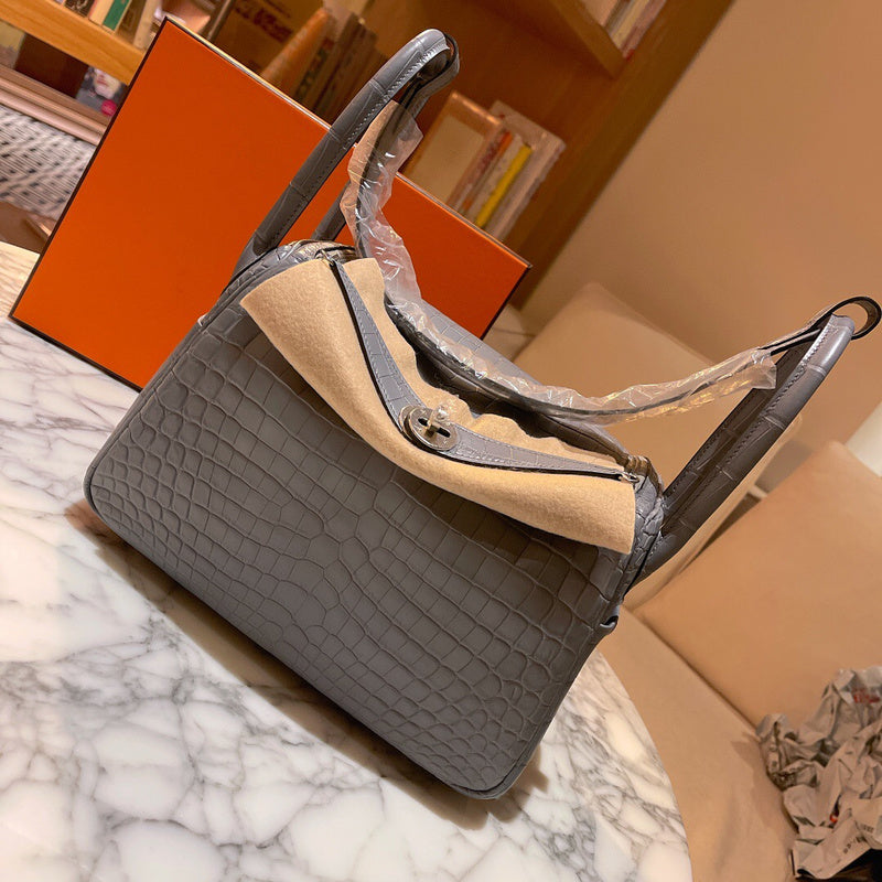 Amelia - HMS Bags - 1752