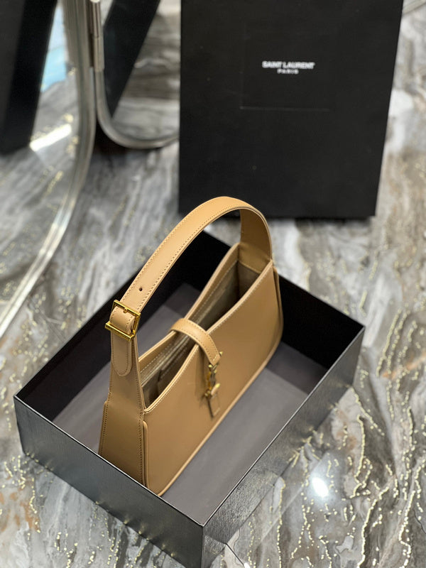 Amelia - YSL Bag - 2478