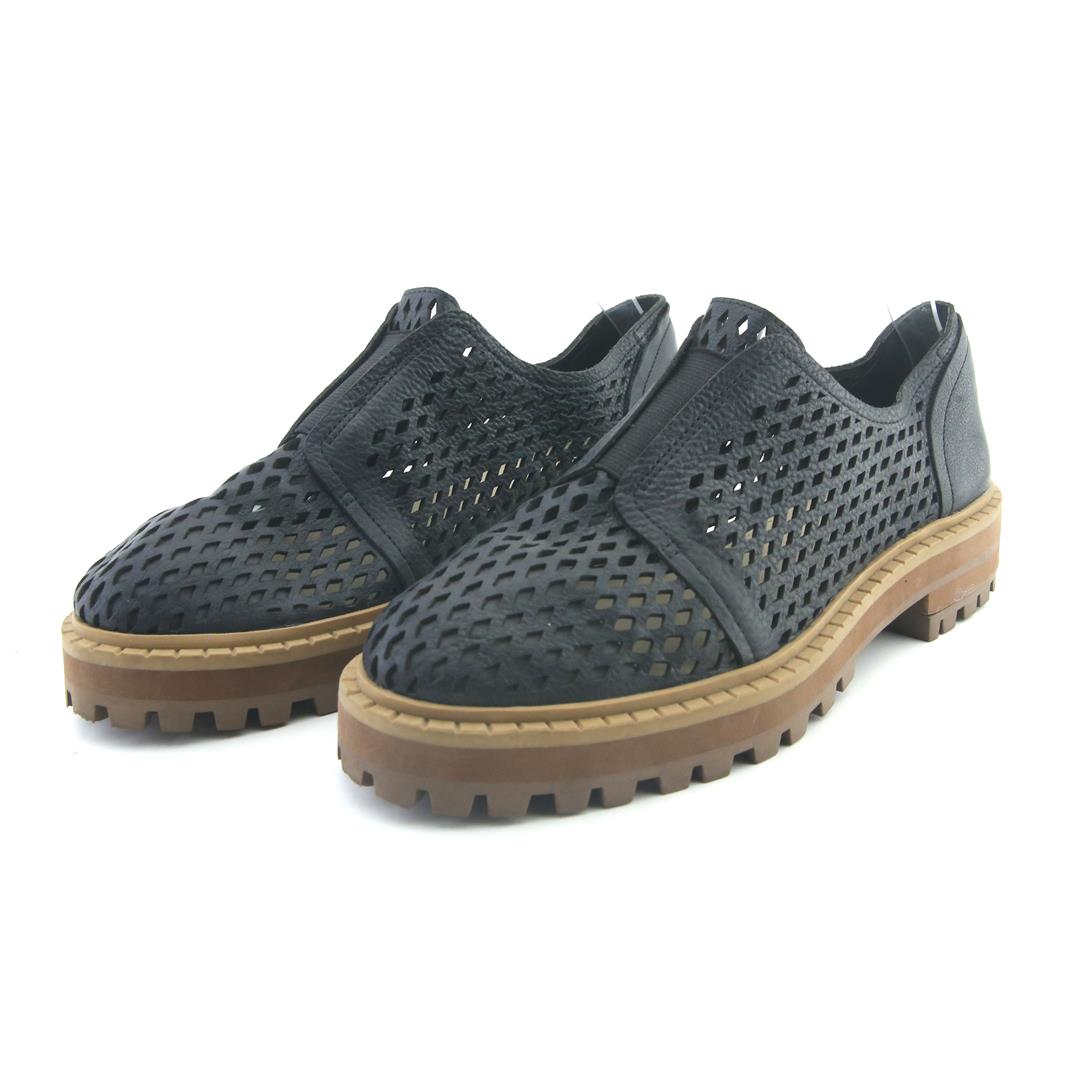 VINCE CAMUTO .
