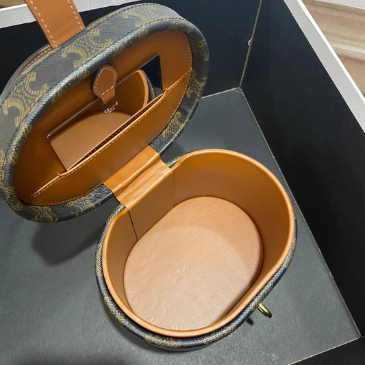 CE Vanity Case In Triomphe Canvas Tan For Women 6in/15Amelia4M0932DP4.04LU