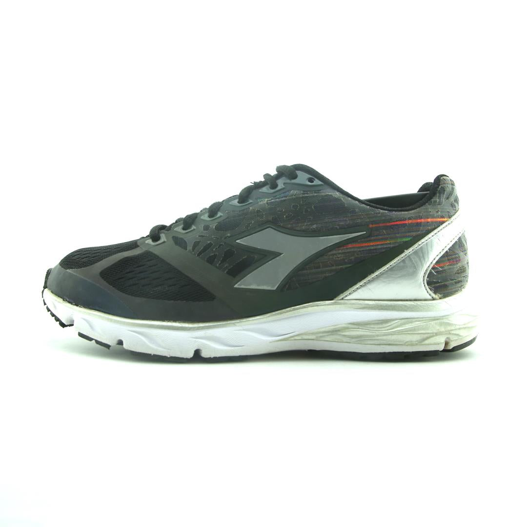 DIADORA MYTHOS BLUSHIELD  HIP 2
