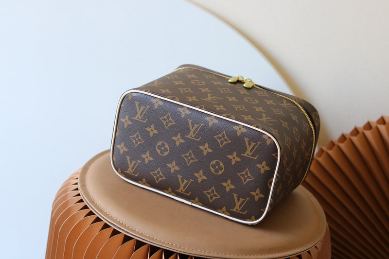 Fan Fashion Lu-Vi Bags - 16980