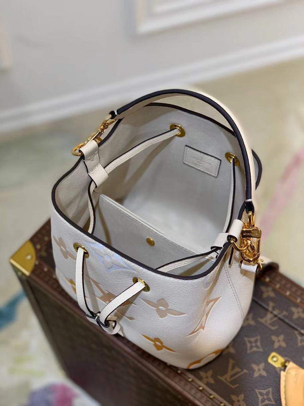 Fan Fashion Lu-Vi bags - 17540