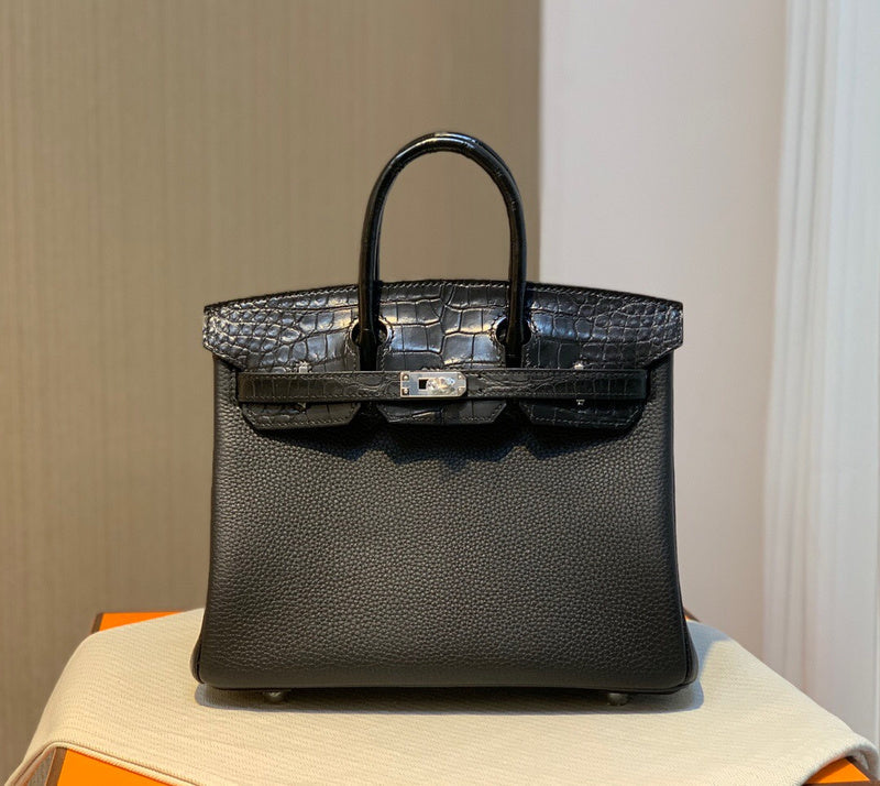 Amelia - HMS Bags - 1705