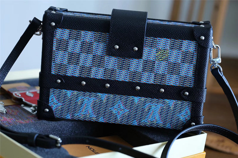 Fan Fashion Lu-Vi bags - 8204