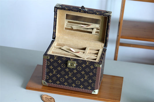 Fan Fashion Lu-Vi bags - 9515