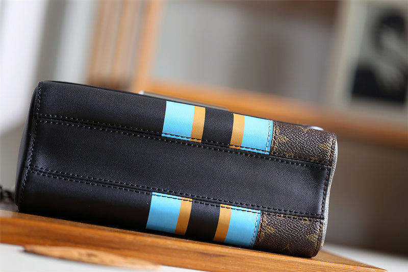 Fan Fashion Lu-Vi bags - 8454