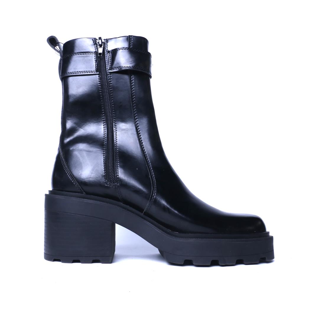 ZARA. .