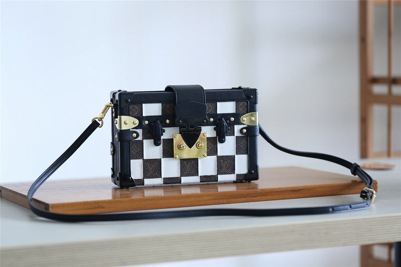 Fan Fashion Lu-Vi bags - 8221