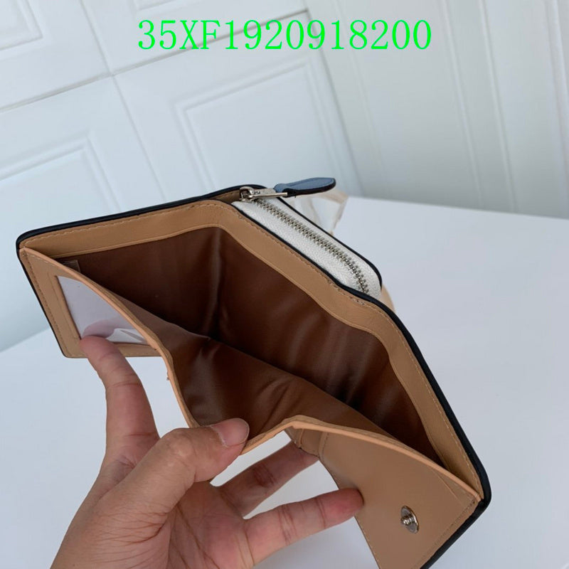 Amelia - CAH Wallet - 069