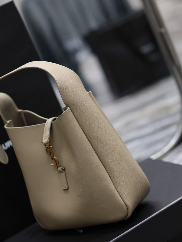 Amelia - YSL Bag - 1853