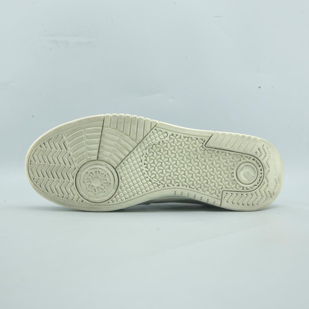 LI-NING YUEBAI SKATEBOARD