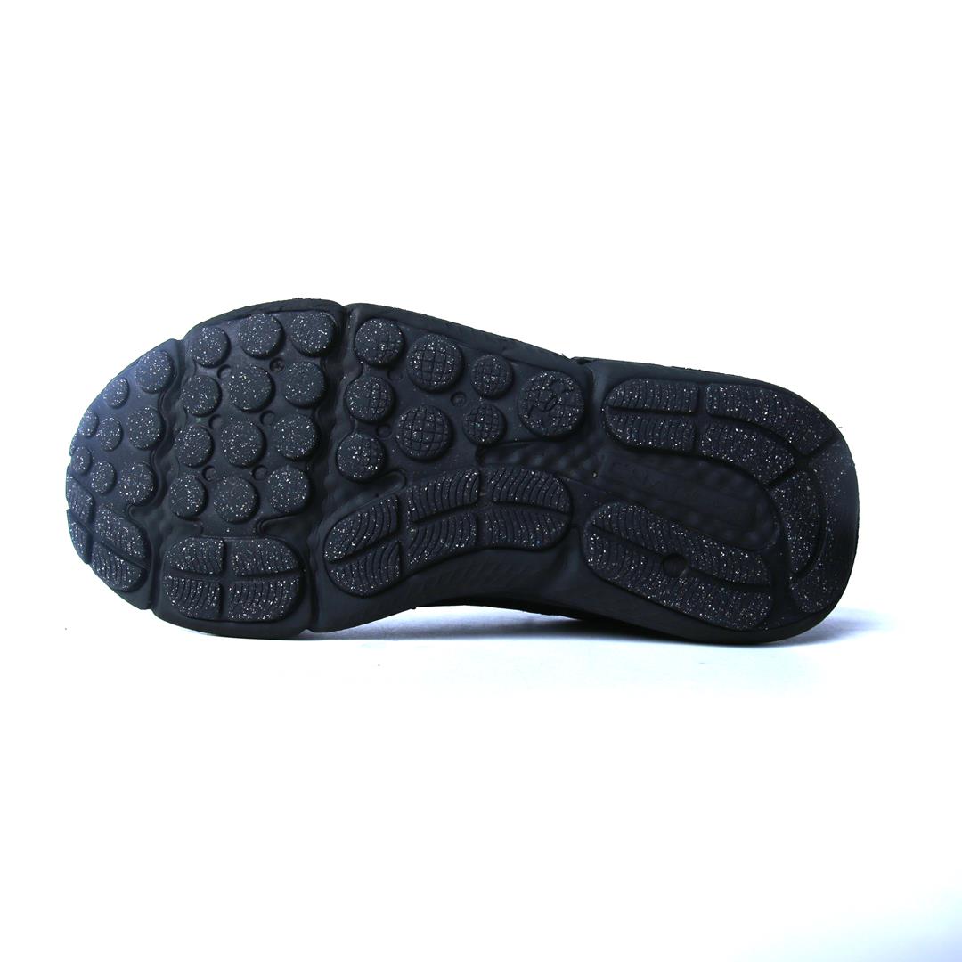 UNDER ARMOUR CHARGED ASSERT 10