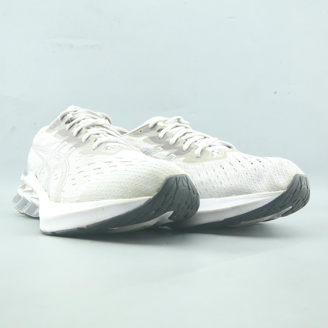ASICS NOVABLAST 2