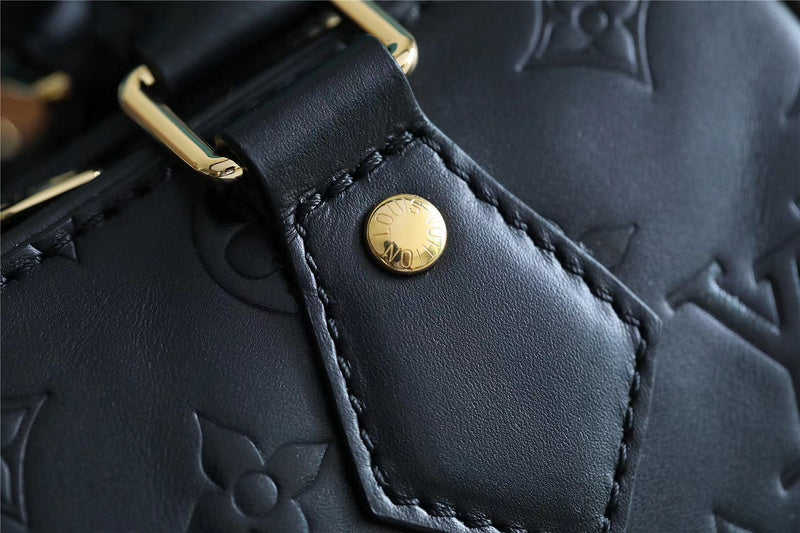 Fan Fashion Lu-Vi bags - 8155