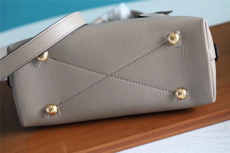 Fan Fashion Lu-Vi bags - 8295