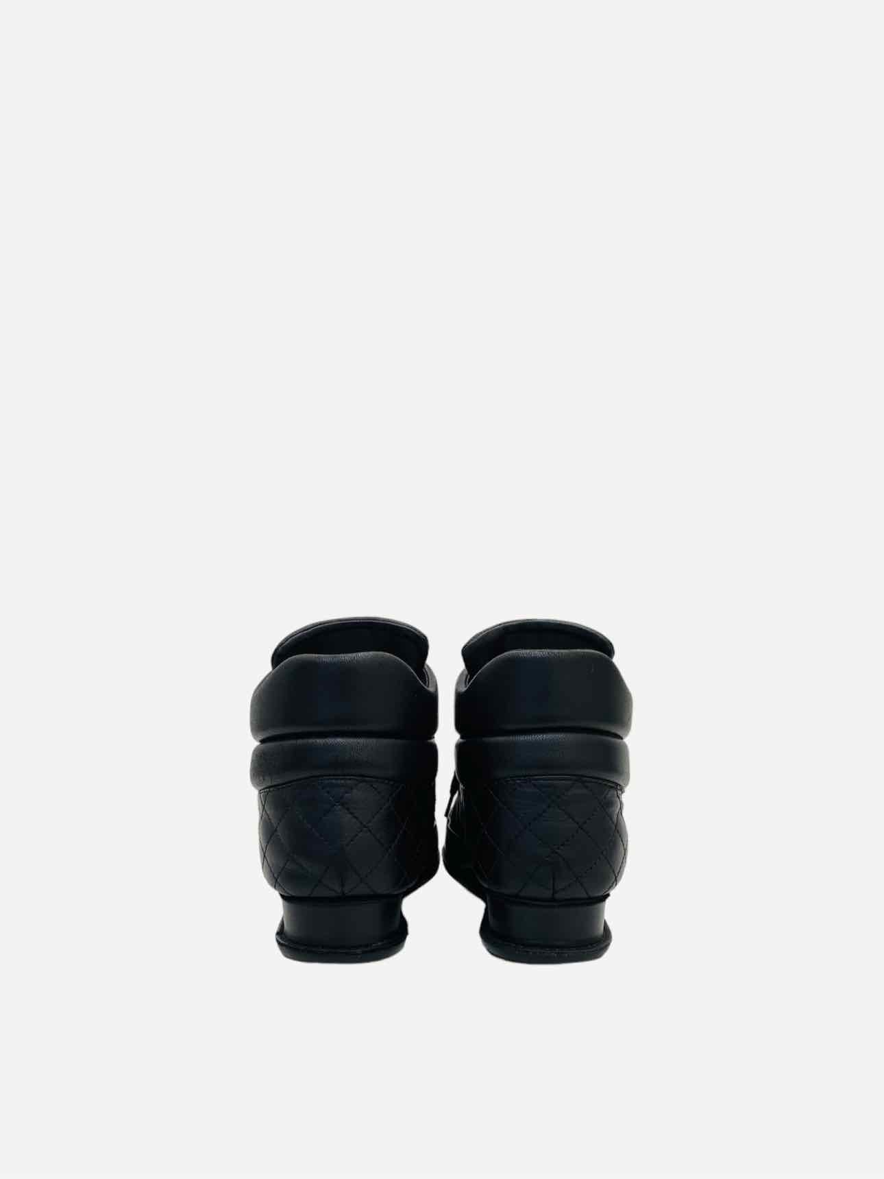 CHANEL High Top Black Quilted Size EU 35.5 Sneakers