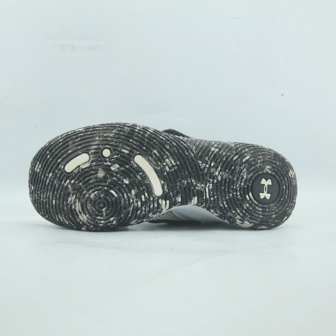 UNDER ARMOUR ZONE BB 2