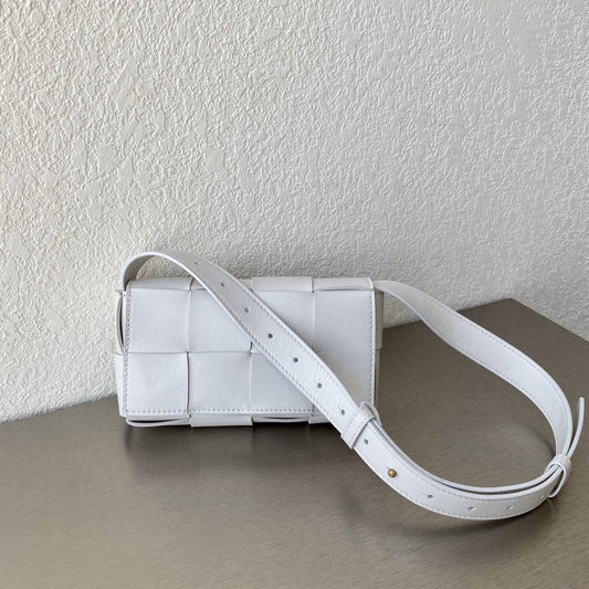 BV Belt Cassette White, For Women, Women’s Bags 7in/18Amelia668572VMAY19009