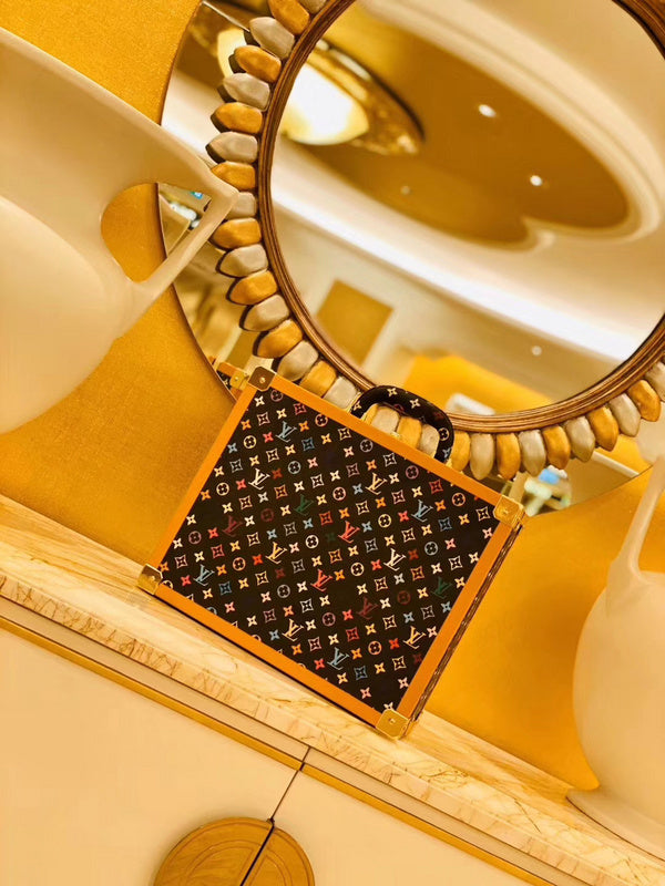 Fan Fashion Lu-Vi bags - 9518