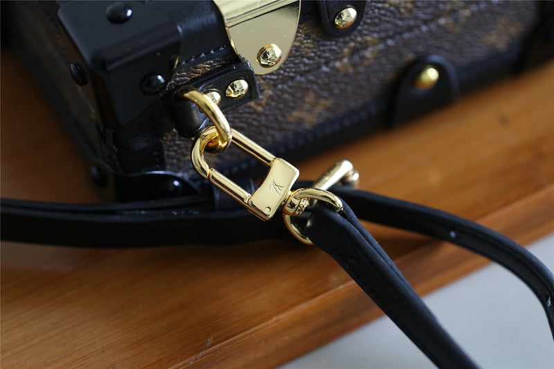 Fan Fashion Lu-Vi bags - 8221