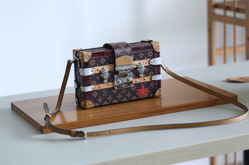 Fan Fashion Lu-Vi bags - 8222