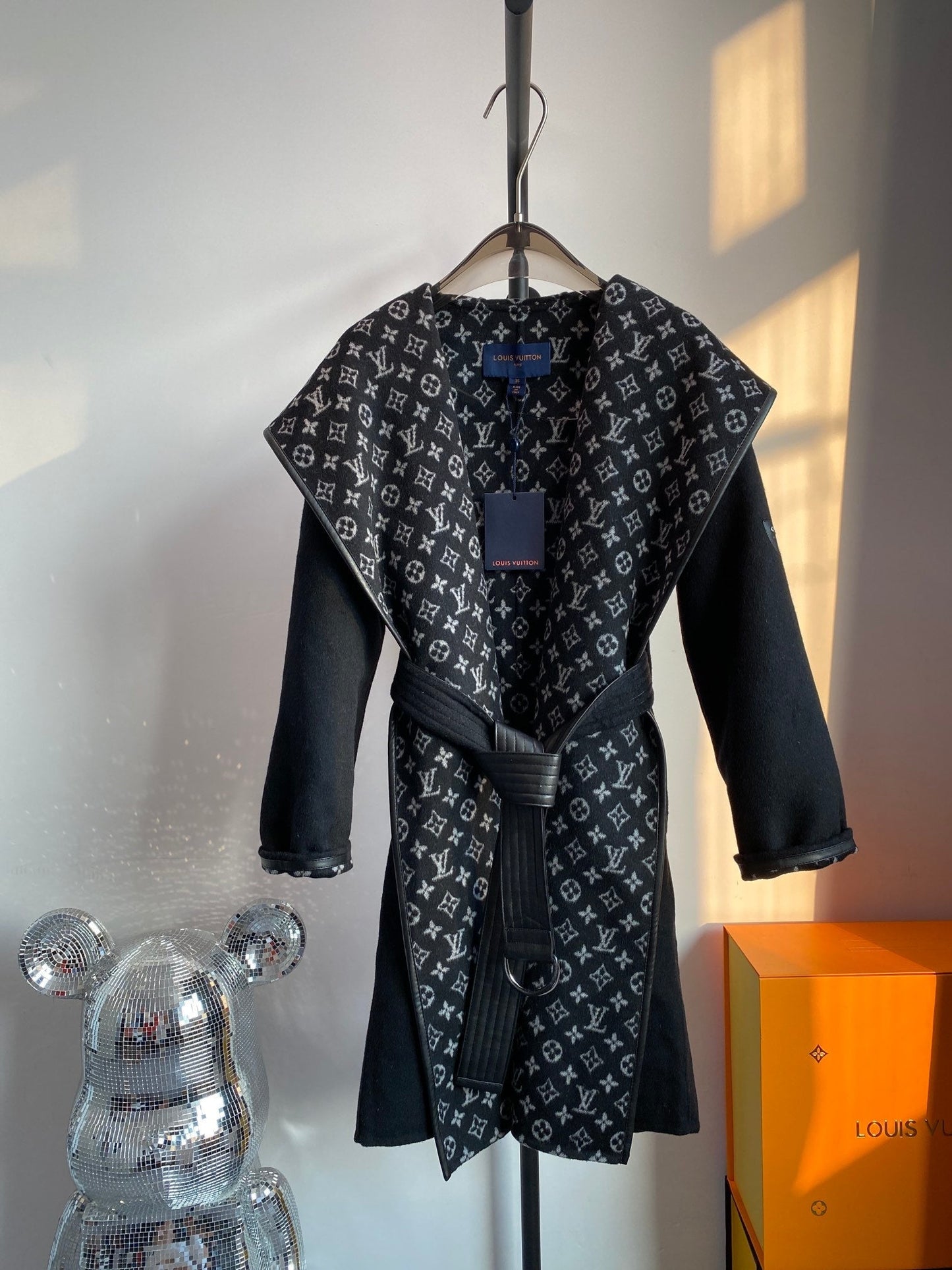 Luxury Louis Vuitton  Wrap Coat 040