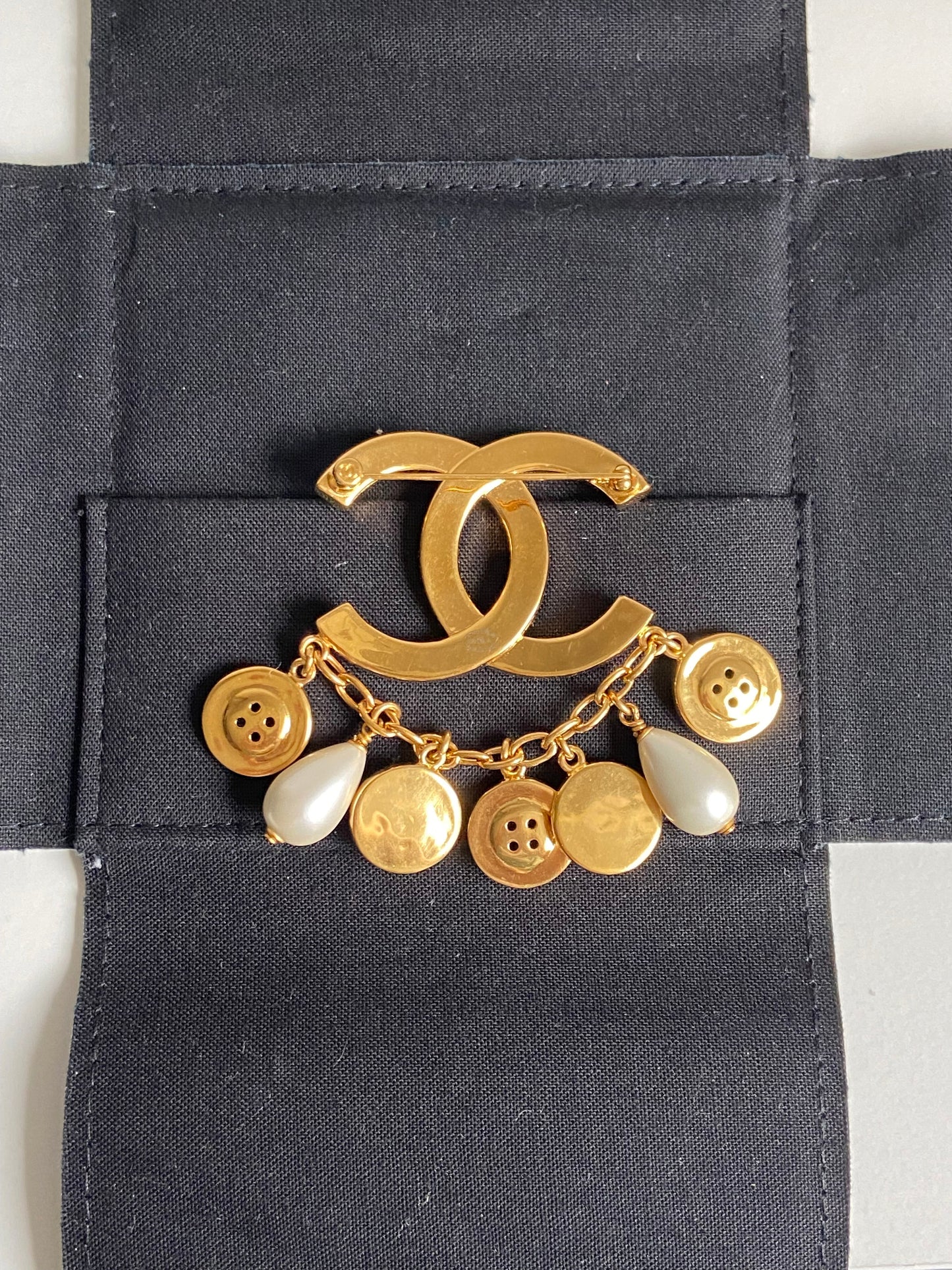 Chanel CC & Button Brooch in Gold and Pearl White