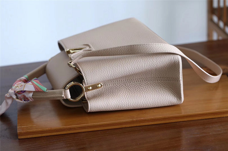 Fan Fashion Lu-Vi bags - 8377