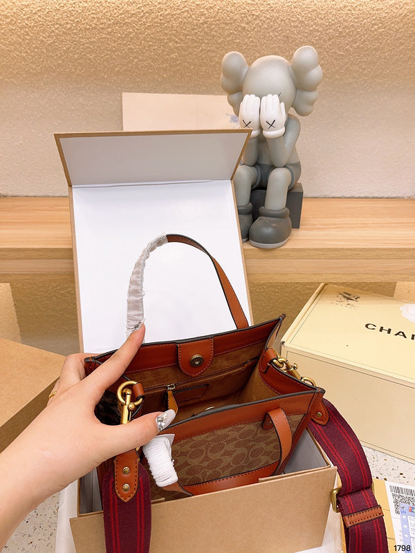 Amelia - CCH Bags - 011