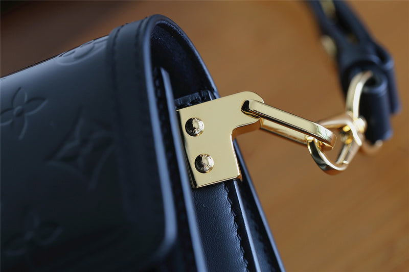 Fan Fashion Lu-Vi bags - 8130