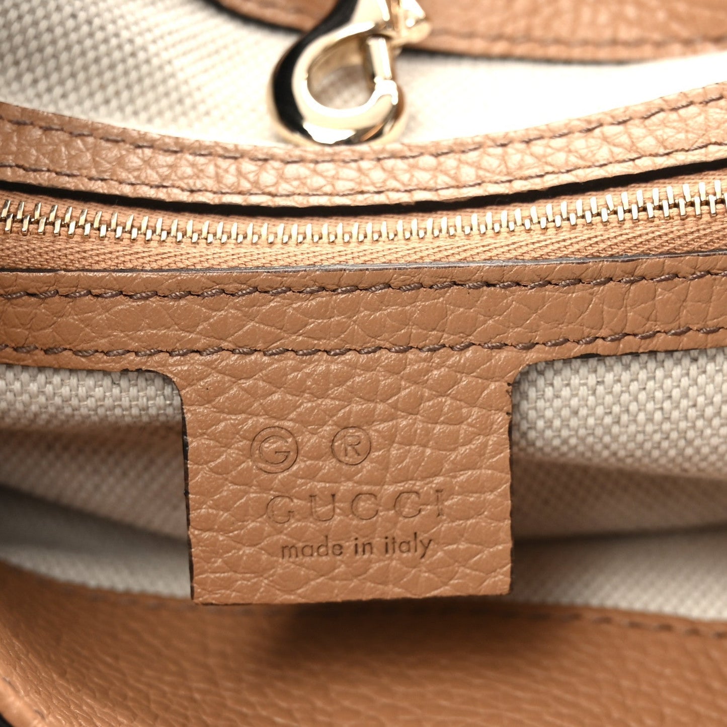 Amelia Pebbled Calfskin Medium Soho Chain Shoulder Bag Camelia