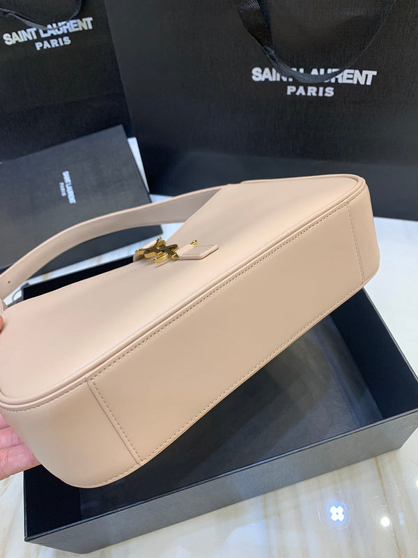 Amelia - YSL Bag - 2384